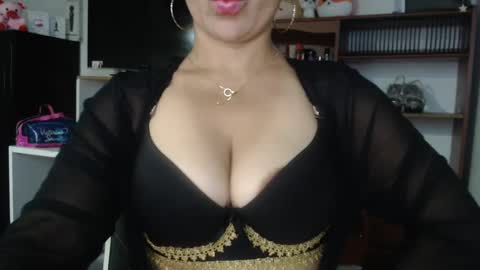 Snapshot of nadia_abaud chatting on March 8, 2025, 6:54 am Nadia online show from March 8, 2025, 6:54 am