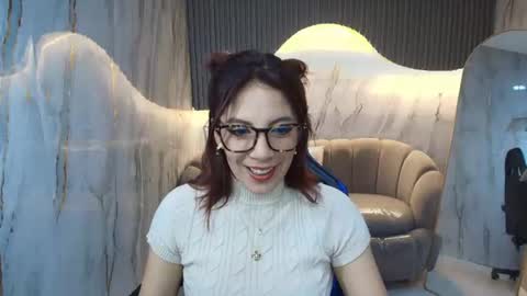 Nadia  online show from June 19, 2026, 7:39 pm