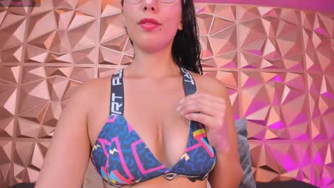 Snapshot of nadiajalil chatting on May 4, 2026, 8:27 pm nadiajalil online show from May 4, 2026, 8:27 pm