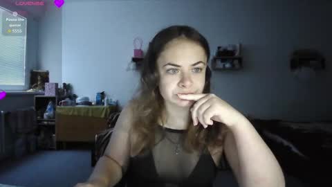 nadiiamorgun online show from October 6, 2025, 5:49 am