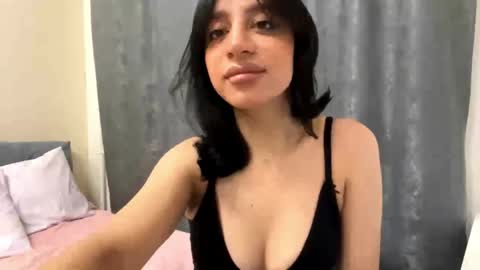 Snapshot of nadinevanni chatting on May 10, 2026, 1:05 pm Leya online show from May 10, 2026, 1:05 pm