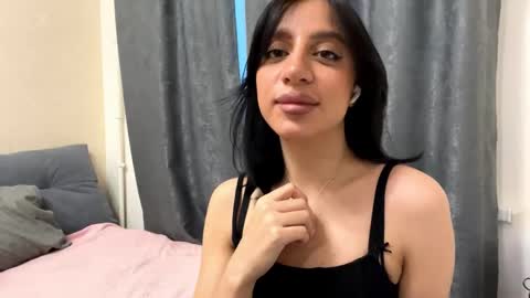Snapshot of nadinevanni chatting on May 23, 2026, 1:37 pm Leya online show from May 23, 2026, 1:37 pm