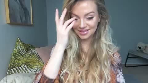 Nadyasoft online show from January 2, 2025, 9:11 am