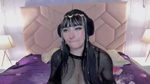 Naenia online show from November 24, 2025, 8:19 pm