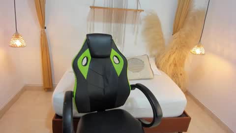 N A H I A online show from January 31, 2025, 2:48 am