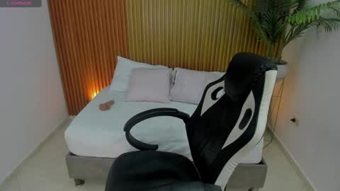 N A H I A online show from February 6, 2025, 2:58 pm