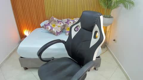 N A H I A online show from March 5, 2025, 11:49 am