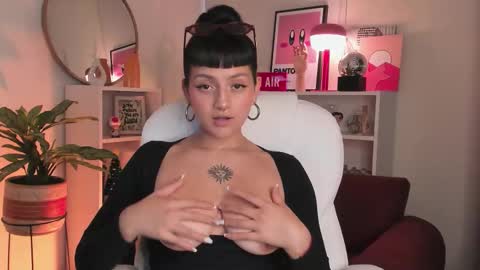 Nahia INDEPENDENT MODEL P online show from November 29, 2025, 10:46 pm