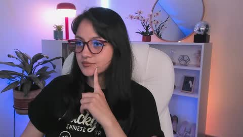 Snapshot of nahiapaws chatting on May 4, 2026, 6:37 pm Nahia INDEPENDENT MODEL P online show from May 4, 2026, 6:37 pm