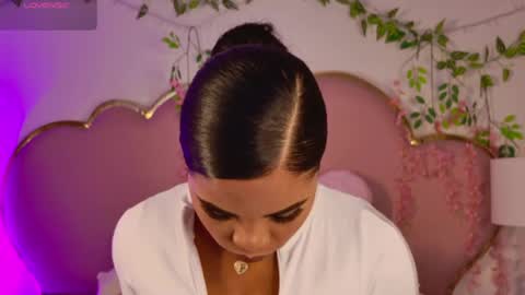 NahiaraReina  online show from April 18, 2026, 2:54 pm