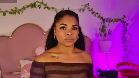 NahiaraReina  online show from May 29, 2026, 1:42 pm