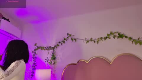 NahiaraReina  online show from June 7, 2026, 2:10 pm