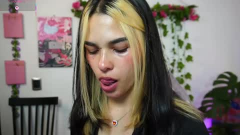 Snapshot of naho_4269 chatting on May 6, 2026, 1:47 am Naho Sigueme en mis Redes Sociales Follow me on my social networks online show from May 6, 2026, 1:47 am