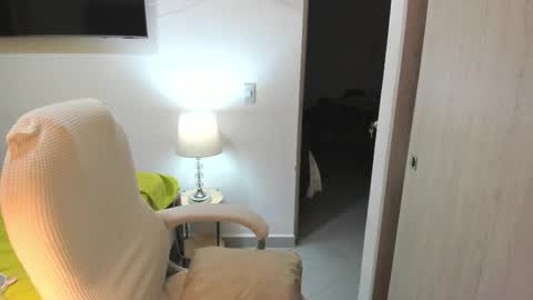 independent model online show from October 29, 2025, 2:03 am