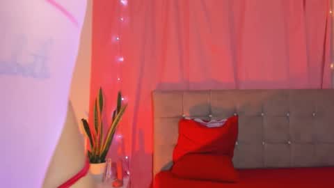  Naomi  online show from November 14, 2025, 8:51 pm