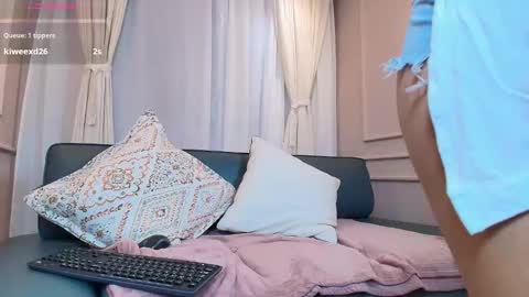 Nahomi online show from November 21, 2025, 7:45 pm