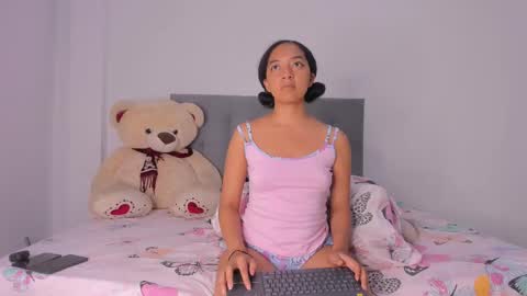 Snapshot of nahomi_miller_ chatting on January 16, 2025, 5:21 am Laura online show from January 16, 2025, 5:21 am