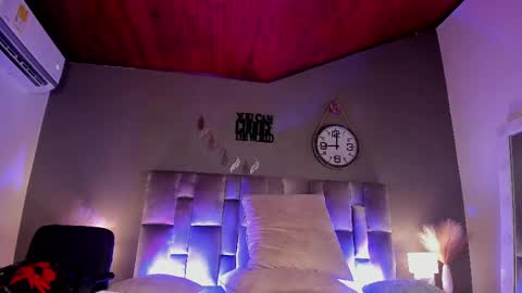 Snapshot of nahomicampbell_ chatting on February 20, 2025, 11:21 pm VICTORIA online show from February 20, 2025, 11:21 pm