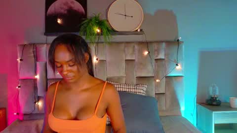 Snapshot of nahomicampbell_ chatting on October 8, 2025, 7:44 pm VICTORIA online show from October 8, 2025, 7:44 pm