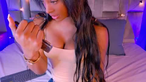 Snapshot of nahomicampbell_ chatting on October 18, 2025, 7:47 pm VICTORIA online show from October 18, 2025, 7:47 pm