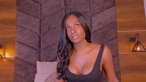 Snapshot of nahomicampbell_ chatting on November 6, 2025, 7:37 pm VICTORIA online show from November 6, 2025, 7:37 pm