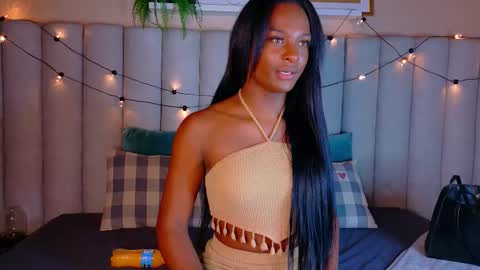 Snapshot of nahomicampbell_ chatting on November 19, 2025, 7:36 pm VICTORIA online show from November 19, 2025, 7:36 pm