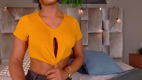 Snapshot of nahomicampbell_ chatting on December 2, 2025, 7:42 pm VICTORIA online show from December 2, 2025, 7:42 pm