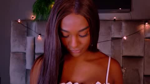  VICTORIA  online show from December 22, 2025, 7:33 pm