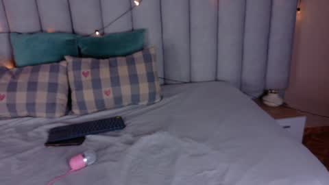  VICTORIA  online show from April 2, 2026, 7:33 pm