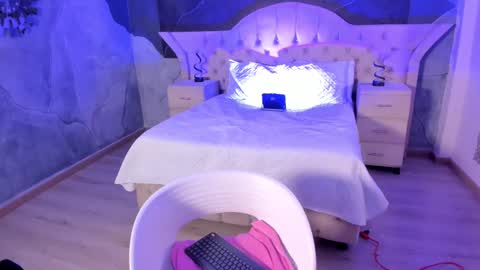 Nahomi online show from February 27, 2025, 5:24 am