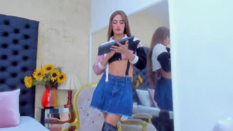 Nahomi  online show from September 8, 2025, 6:07 pm