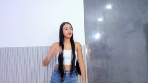 nahomy_park online show from April 21, 2026, 11:49 am
