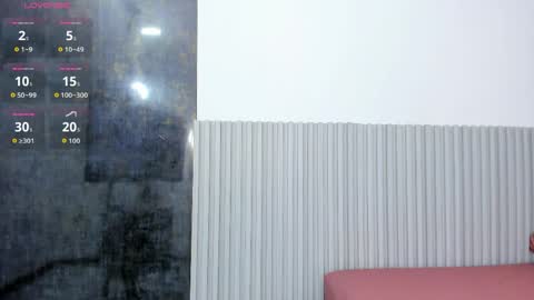 nahomy_park online show from May 16, 2026, 12:04 pm
