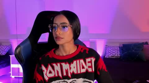 Nahomy  online show from January 19, 2026, 11:25 am