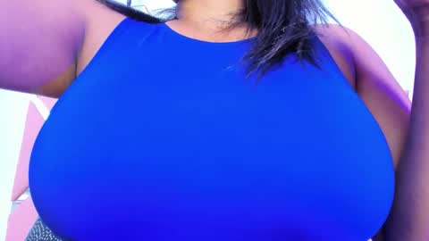 Nahomy online show from November 12, 2025, 8:08 pm