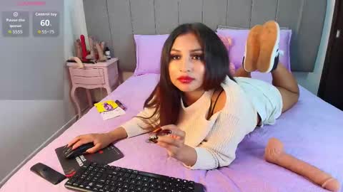 Naia online show from September 15, 2025, 7:58 pm