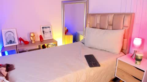 Ana online show from November 6, 2025, 9:05 pm