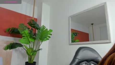 Snapshot of naiara30_ chatting on May 27, 2026, 7:22 pm N A I A R A online show from May 27, 2026, 7:22 pm