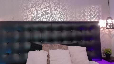 naiaramasson_ online show from April 10, 2026, 12:10 pm