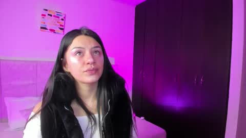 naiavoss online show from November 18, 2025, 12:20 pm