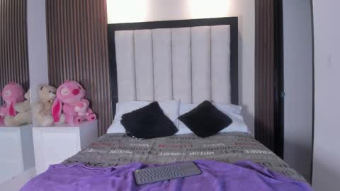 naiyi_tamara online show from November 21, 2025, 11:20 am