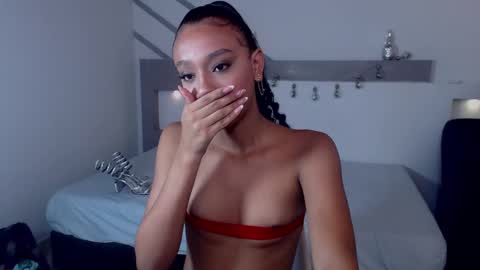 Namoi Smith online show from December 29, 2024, 3:33 am