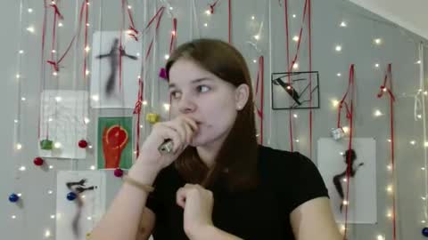 Nana online show from November 10, 2025, 8:13 am