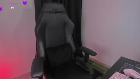 Snapshot of nanaleon chatting on February 10, 2025, 2:08 am online show from February 10, 2025, 2:08 am