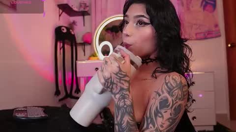 Snapshot of nanaleon chatting on January 9, 2026, 2:14 am online show from January 9, 2026, 2:14 am