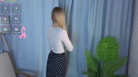 Snapshot of nancyajasin chatting on November 19, 2025, 3:17 am Hello im Lola online show from November 19, 2025, 3:17 am