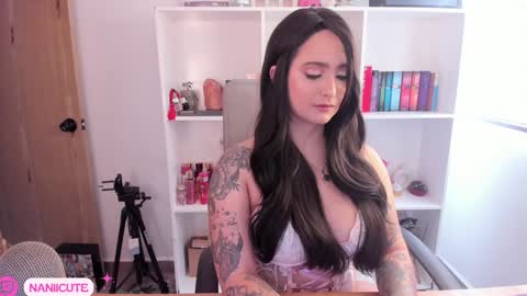 ELLA online show from December 24, 2024, 7:33 pm