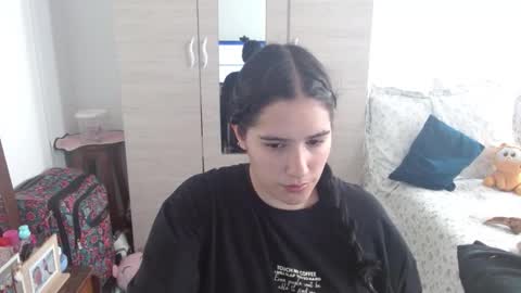 naomi_d online show from May 3, 2026, 4:46 pm