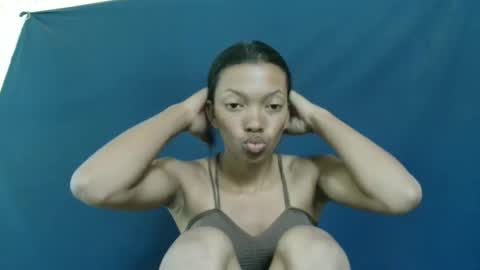 Snapshot of naomi_fun_sexy chatting on December 16, 2024, 6:43 am Queen online show from December 16, 2024, 6:43 am