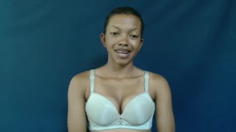Snapshot of naomi_fun_sexy chatting on December 16, 2024, 10:29 am Queen online show from December 16, 2024, 10:29 am